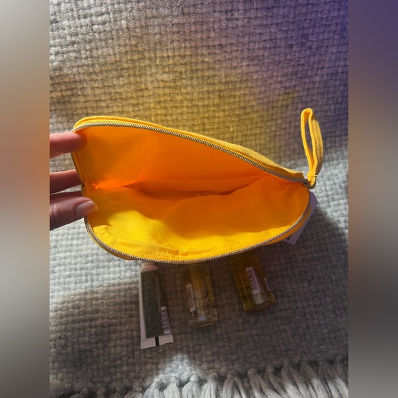 L’Occitane 4 Piece Gift Set - Picture 6 of 6